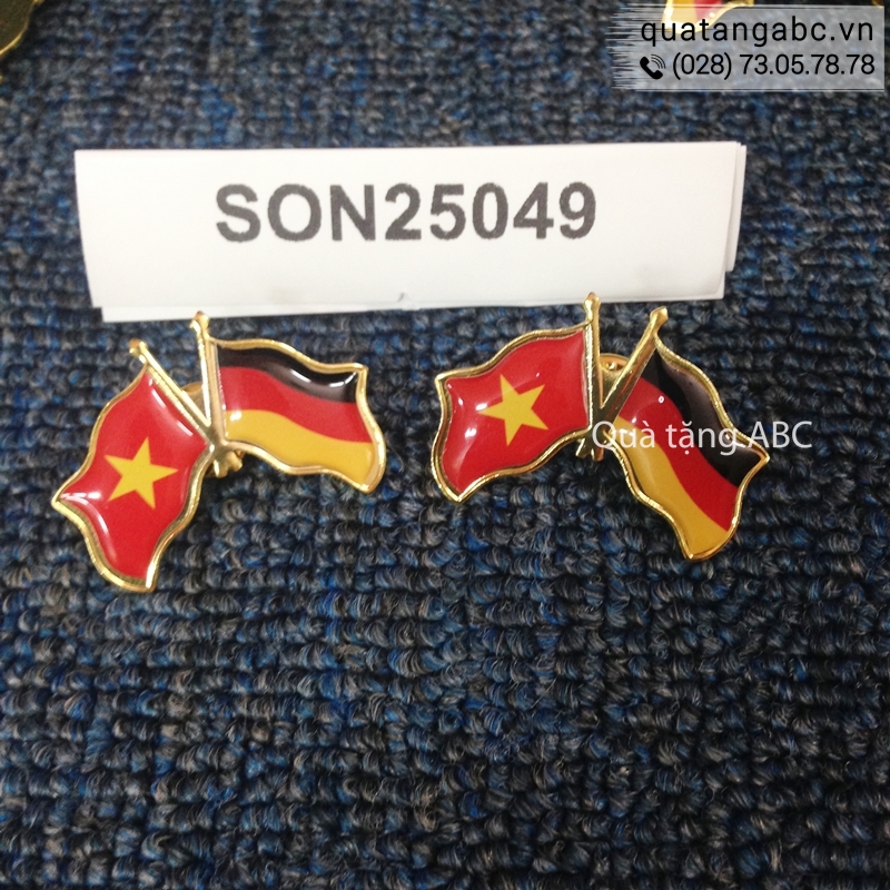 Huy hiệu kim loại cờ Việt Nam và cờ Đức đặt làm tại INLOGO