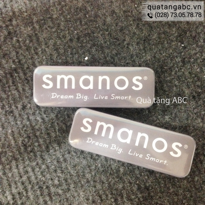 Logo cài áo đồ dùng thông minh Smanos đặt làm tại INLOGO.